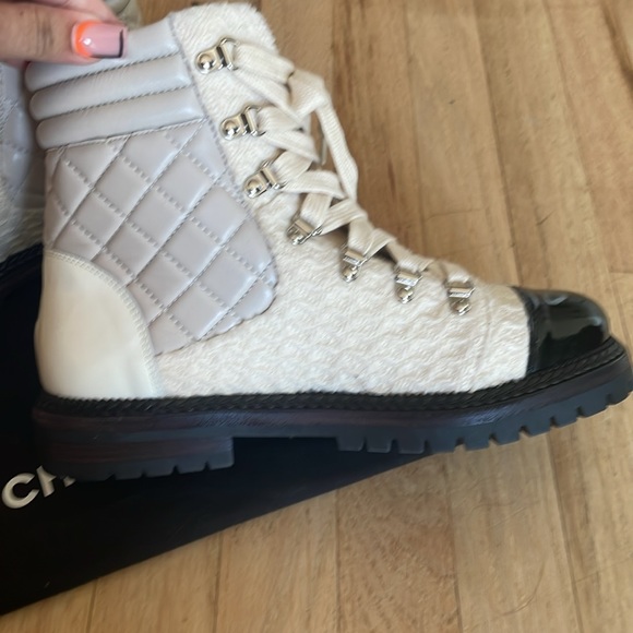 Chanel boot size 40 overall in condition - Picture 7 of 8